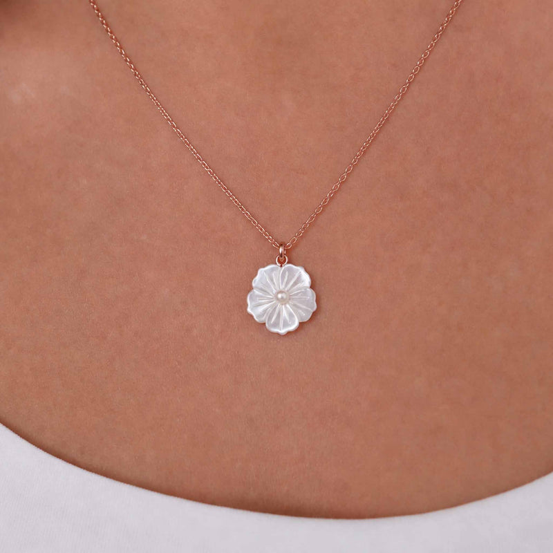 Pearl Flower Necklace Nacre