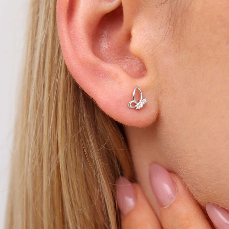 Mini vlinder oorbellen