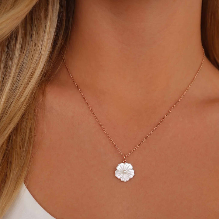 Pearl Flower Necklace Nacre