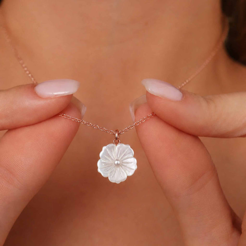 Pearl Flower Necklace Nacre