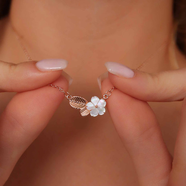 Collier Leaf Bloom