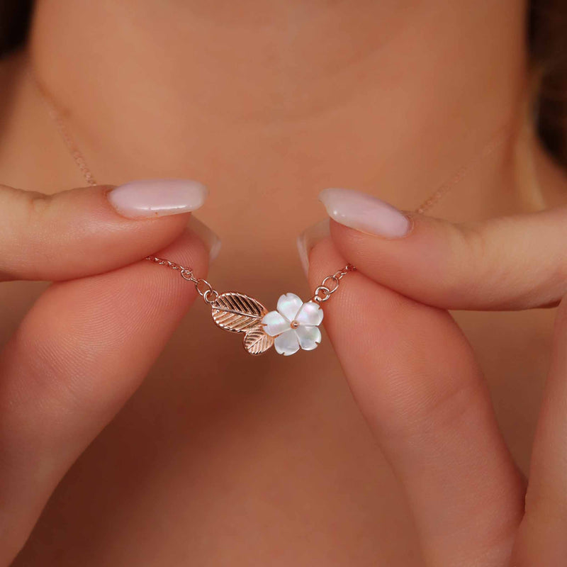 Collier Leaf Bloom