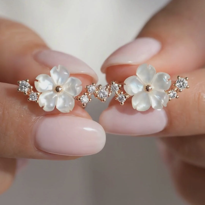 Orecchini con fiori scintillanti