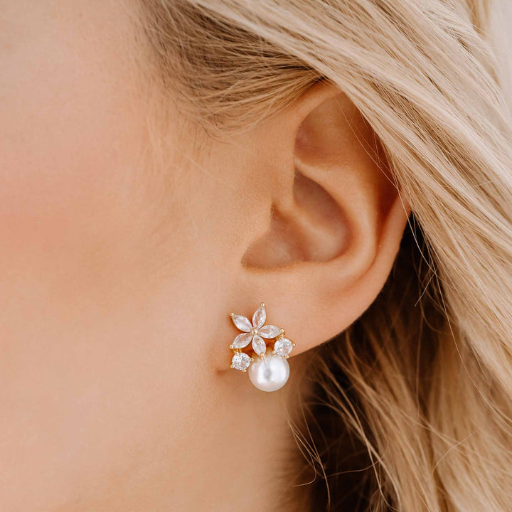 Boucles d'oreilles Fleurs avec perles dorées