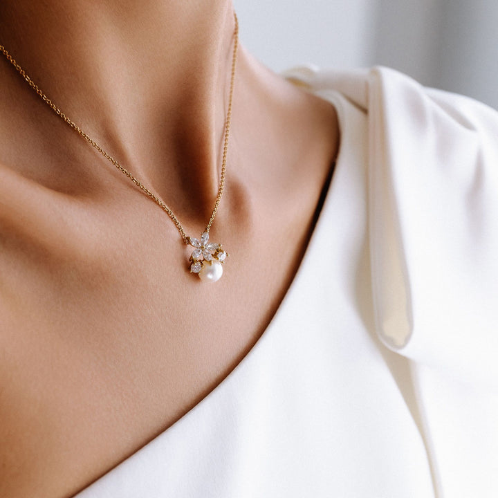 Collana floreale con perle, oro S925