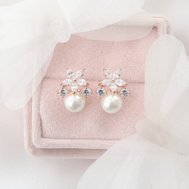 Boucles d'oreilles Fleurs avec perles dorées à l'or rose